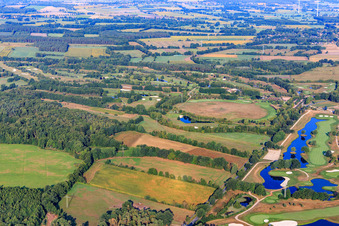 Terrains des parcours de golf Green Eagle (Luhe) à le quartier Luhdorf in Winsen dans le département Basse-Saxe, Allemagne du point de vue du drone