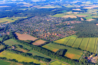 Vue aérienne de Vue de la ville depuis le nord-est à Reppenstedt dans le département Basse-Saxe, Allemagne