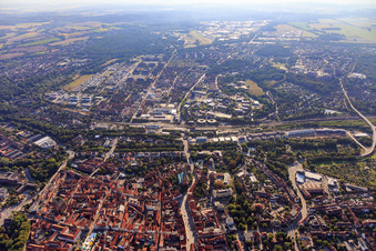 Vue aérienne de Chemin de fer, Lösegraben, Ilmenau et Schießgrabenstraße depuis l'ouest à Lüneburg dans le département Basse-Saxe, Allemagne