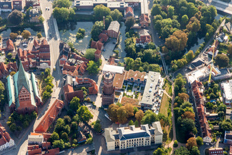 Vue aérienne de Construction du monument industriel Water Tower Water Tower Museum à Lüneburg dans le département Basse-Saxe, Allemagne