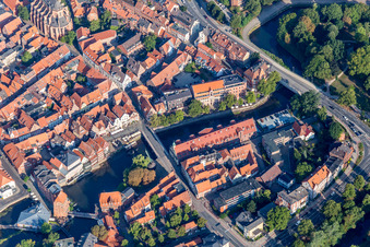 Vue aérienne de DORMERO Hôtel Altes Kaufhaus Lüneburg au vieux port à Lüneburg dans le département Basse-Saxe, Allemagne