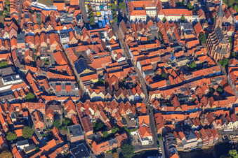 Vue aérienne de Du Brodbänken à la place du marché à Lüneburg dans le département Basse-Saxe, Allemagne