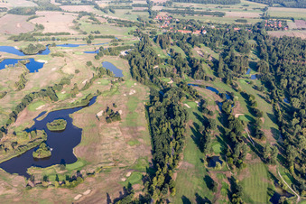 Photographie aérienne de Terrain du terrain de golf Golfanlage Schloss Lüdersburg à Lüdersburg dans le département Basse-Saxe, Allemagne