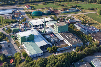 Vue aérienne de Locaux de l'usine du producteur de produits chimiques Worlée-Chemie GmbH/Elbe à Lauenburg dans le département Schleswig-Holstein, Allemagne
