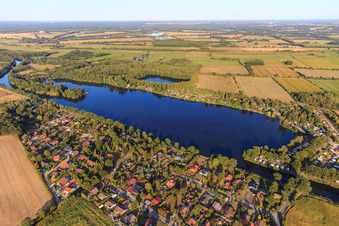 Vue aérienne de Camping Lanzer See à Basedow dans le département Schleswig-Holstein, Allemagne
