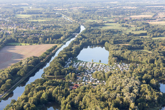 Vue aérienne de Camping Forellensee à Witzeeze dans le département Schleswig-Holstein, Allemagne