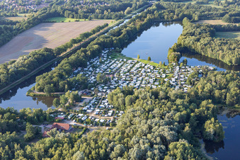 Vue aérienne de Camping Forellensee à Witzeeze dans le département Schleswig-Holstein, Allemagne