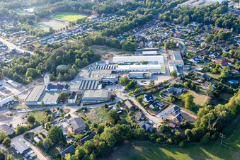 Vue aérienne de Zone commerciale et implantation d'entreprises Berliner Straße à Büchen dans le département Schleswig-Holstein, Allemagne