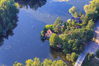 Vue aérienne de Villas de vacances à Prüßsee à Güster dans le département Schleswig-Holstein, Allemagne