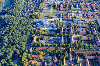 Photographie aérienne de Campus-Université-Zone Bâtiment central Université Leuphana Lüneburg par l'architecte Libeskind à le quartier Bockelsberg in Lüneburg dans le département Basse-Saxe, Allemagne