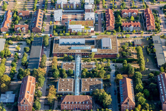 Vue aérienne de Campus Université Université Leuphana Lüneburg à le quartier Bockelsberg in Lüneburg dans le département Basse-Saxe, Allemagne