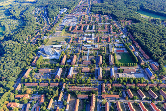 Vue oblique de Campus-Université-Zone Bâtiment central Université Leuphana Lüneburg par l'architecte Libeskind à le quartier Bockelsberg in Lüneburg dans le département Basse-Saxe, Allemagne