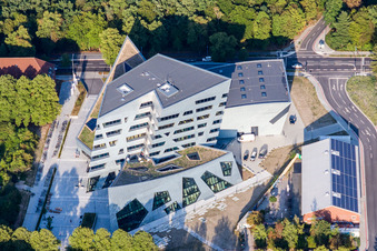 Campus-Université-Zone Bâtiment central Université Leuphana Lüneburg par l'architecte Libeskind à le quartier Bockelsberg in Lüneburg dans le département Basse-Saxe, Allemagne d'en haut