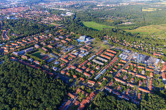 Vue aérienne de Université Leuphana Lüneburg du Sud-Ouest à le quartier Bockelsberg in Lüneburg dans le département Basse-Saxe, Allemagne