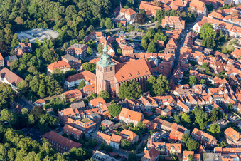 Vue aérienne de Église Saint-Michel à Lüneburg dans le département Basse-Saxe, Allemagne