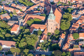 Vue aérienne de Église Saint-Michel à Lüneburg dans le département Basse-Saxe, Allemagne