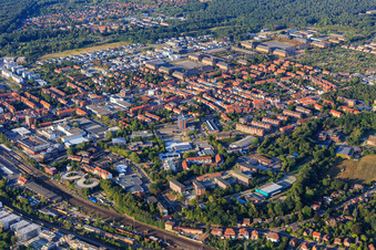 Vue aérienne de Bleckeder et Dahlenburger Landstraße à Lüneburg dans le département Basse-Saxe, Allemagne
