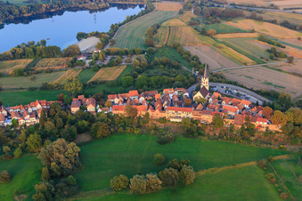 Vue aérienne de Ludwigstraße et Hinterstädl depuis l'ouest à Jockgrim dans le département Rhénanie-Palatinat, Allemagne