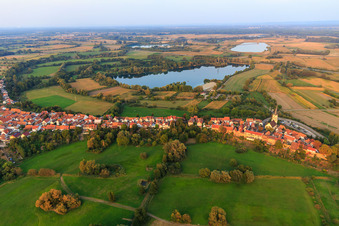 Vue aérienne de Ludwigstraße et Hinterstädl depuis l'ouest à Jockgrim dans le département Rhénanie-Palatinat, Allemagne
