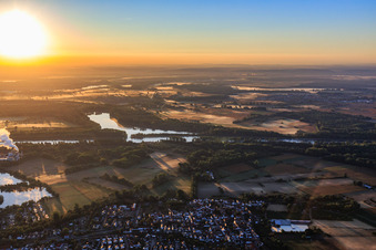 Vue aérienne de Canal de Saalbach à Rußheimer Altrhein-Elisabethenwört à le quartier Rheinsheim in Philippsburg dans le département Bade-Wurtemberg, Allemagne