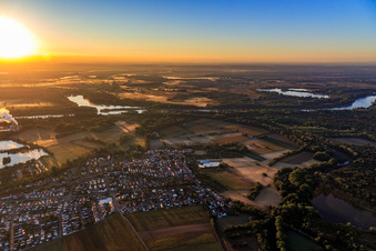 Vue aérienne de Canal de Saalbach à Rußheimer Altrhein-Elisabethenwört à le quartier Rheinsheim in Philippsburg dans le département Bade-Wurtemberg, Allemagne