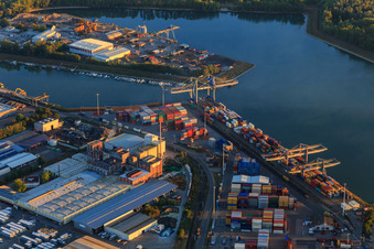 Vue aérienne de Port Germersheim avec DP World Intermodal GmbH à Germersheim dans le département Rhénanie-Palatinat, Allemagne