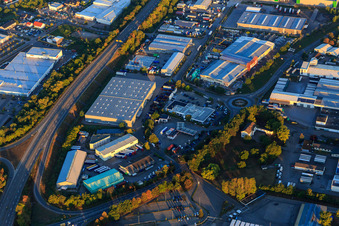Vue aérienne de Union Bauzentrum Hornbach Germersheim, Hanewald Spedition et Pfeifer Transport GmbH à Germersheim dans le département Rhénanie-Palatinat, Allemagne