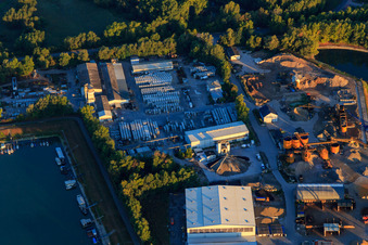 Vue aérienne de Dyckerhoff Beton GmbH & Co. KG au port à Germersheim dans le département Rhénanie-Palatinat, Allemagne