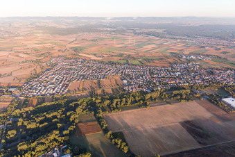 Quartier Berghausen in Römerberg dans le département Rhénanie-Palatinat, Allemagne vue du ciel