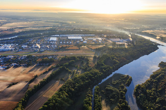 Vue aérienne de Piste de l'aéroport FSL Speyer/Ludwigshafen vue de l'ouest à Speyer dans le département Rhénanie-Palatinat, Allemagne