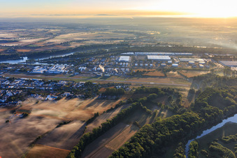 Vue aérienne de Piste de l'aéroport FSL Speyer/Ludwigshafen vue de l'ouest à Speyer dans le département Rhénanie-Palatinat, Allemagne