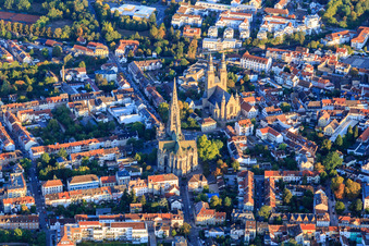 Vue aérienne de Église évangélique commémorative de la protestation et église catholique Saint-Joseph à Speyer dans le département Rhénanie-Palatinat, Allemagne