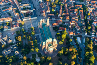 Vue aérienne de Cathédrale à Speyer à Speyer dans le département Rhénanie-Palatinat, Allemagne