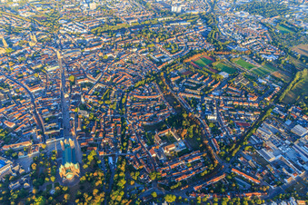 Vue aérienne de Vue d'ensemble de la ville depuis l'est à Speyer dans le département Rhénanie-Palatinat, Allemagne