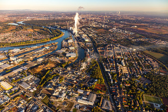 Vue aérienne de Port du Rhin à le quartier Rheinau in Mannheim dans le département Bade-Wurtemberg, Allemagne