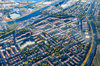 Quartier Rheinau in Mannheim dans le département Bade-Wurtemberg, Allemagne depuis l'avion