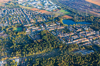 Vue d'oiseau de Quartier Rheinau in Mannheim dans le département Bade-Wurtemberg, Allemagne