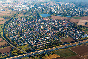 Vue aérienne de Quartier Feudenheim in Mannheim dans le département Bade-Wurtemberg, Allemagne