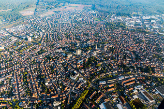 Vue aérienne de Viernheim dans le département Hesse, Allemagne