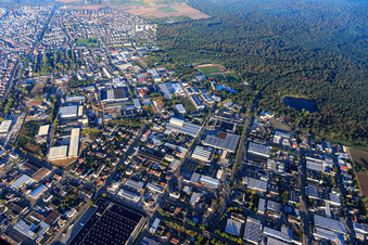 Vue aérienne de Zone industrielle Robert-Bosch-Straße avec Product Service Erdt GmbH et Autohaus Boltz KG à Viernheim dans le département Hesse, Allemagne