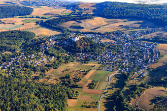 Photographie aérienne de Vue de la ville avec le château de Lichtenberg depuis le sud à le quartier Niedernhausen in Fischbachtal dans le département Hesse, Allemagne