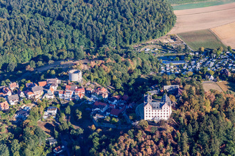 Vue oblique de Château de Lichtenberg à le quartier Niedernhausen in Fischbachtal dans le département Hesse, Allemagne