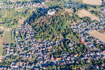 Château de Lichtenberg à le quartier Niedernhausen in Fischbachtal dans le département Hesse, Allemagne vue d'en haut