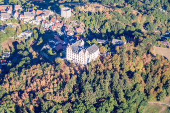 Vue d'oiseau de Château de Lichtenberg à le quartier Niedernhausen in Fischbachtal dans le département Hesse, Allemagne