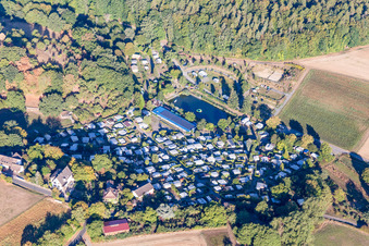 Vue aérienne de Camping idylle à le quartier Niedernhausen in Fischbachtal dans le département Hesse, Allemagne