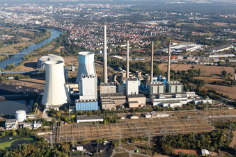Vue aérienne de Centrale électrique au charbon et au gaz de Staudinger sur le Main près de Hanau à Großkrotzenburg dans le département Hesse, Allemagne