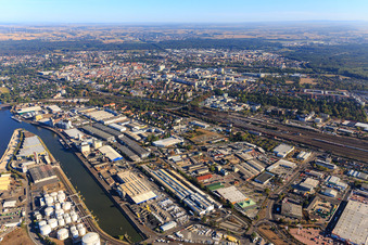 Vue aérienne de Port Hanau du sud-ouest à Hanau dans le département Hesse, Allemagne