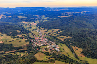 Vue aérienne de Quartier Altengronau in Sinntal dans le département Hesse, Allemagne