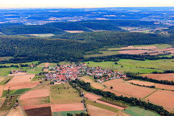 Vue aérienne de Vue du village depuis le nord-ouest à le quartier Obererthal in Hammelburg dans le département Bavière, Allemagne