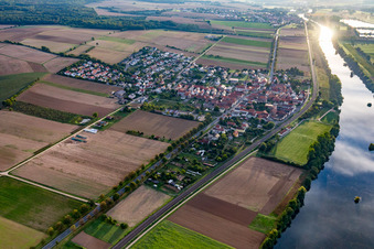 Vue aérienne de Quartier Untertheres in Theres dans le département Bavière, Allemagne